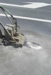 海南海口與三亞 高壓水除線機(jī)助力道路標(biāo)志線專業(yè)保潔
